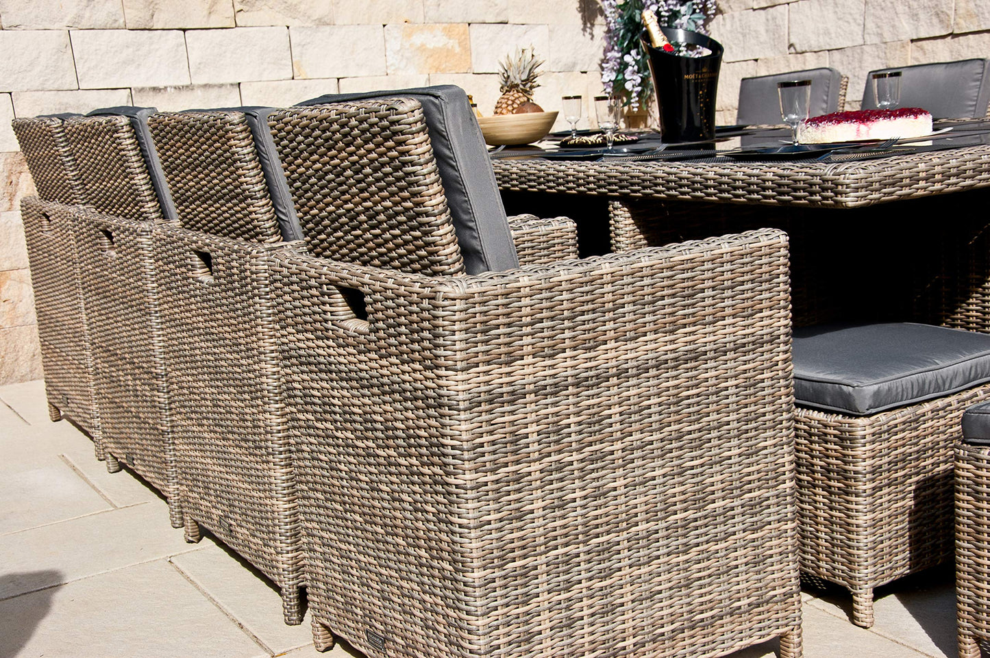 Ragnarök-Möbeldesign Garten-Essgruppe für 12 Personen: Premiumqualität aus Deutschland