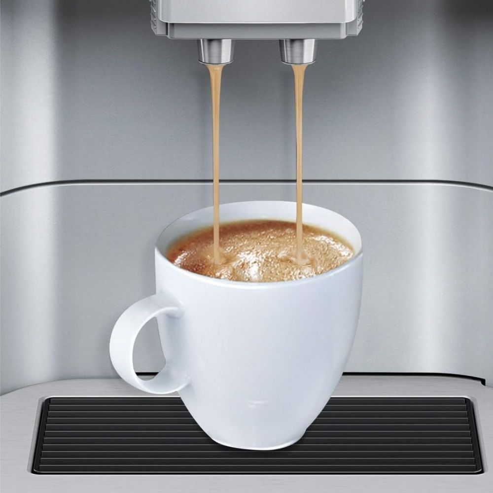 SIEMENS 'EQ6 Plus S300' fully automatic coffee machine for many coffee specialties, milk frother, ceramic grinder