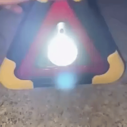30W Auto-Warndreieck mit rotem und weißem LED-Licht | Hohe Sichtbarkeit mit zwei Lademodus - Preview GIF